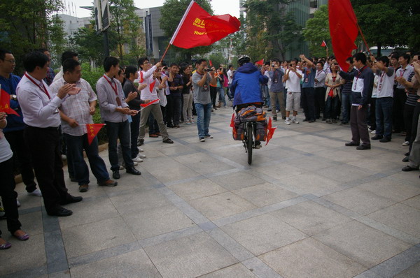 驾驭梦想 行者无疆-光庭公司朱鸿志夫妇川藏线骑行启程仪式